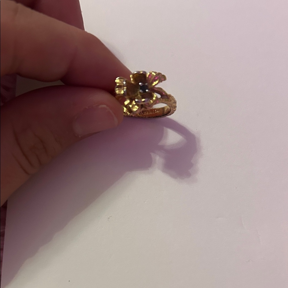 Elegant Gold Floral Ring